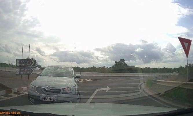 Un șofer a fost surprins sfidând moartea și regulile de circulație, între Neptun și Mangalia. Video 