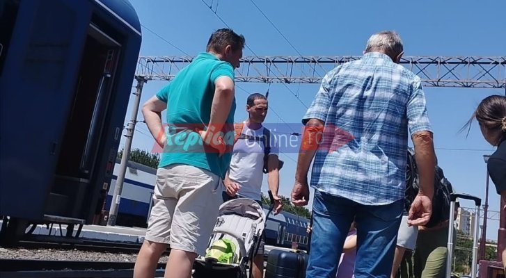 Un șofer de BOLT a „agățat“ în gară un grup de americani și i-a jupuit de bani până la hotelul Florida din Mamaia! Video
