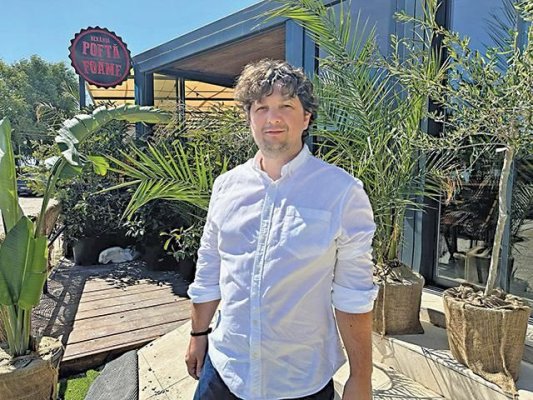 Firma din Brașov care a inventat ciorba la pungă a cumpărat un hotel în Vama Veche
