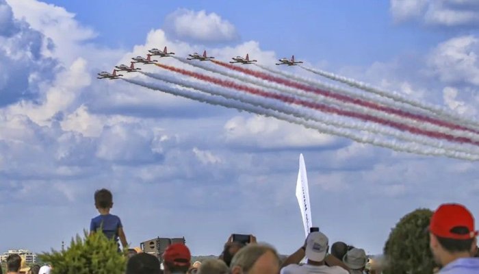 Așii aviației. Zeci de piloți de la Forțele Aeriene Române și din străinătate au uimit peste 100.000 de oameni
