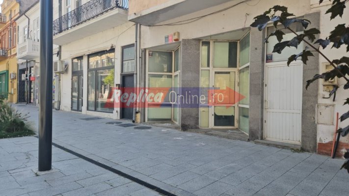 Strada Ștefan cel Mare și-a recăpătat frumusețea de odinioară, dar magazinele încă au lacătul pe ușă!  Video