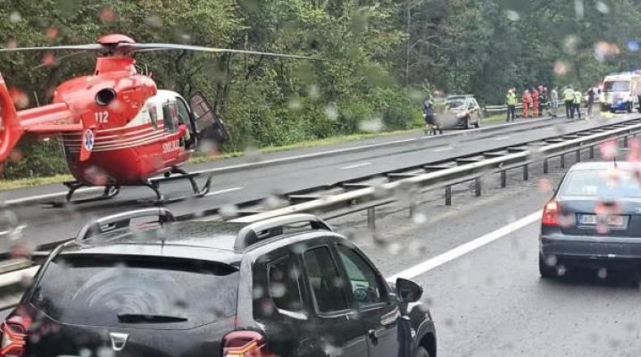 Accident rutier mortal, pe autostradă! Doi tineri s-ar fi aruncat îmbrățișați în fața unui TIR. Video