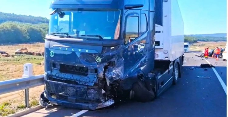 Accident fatal la Domnesti. Un șofer ucrainean a murit pe loc, după ce un camion a intrat în TIR-ul pe care îl conducea