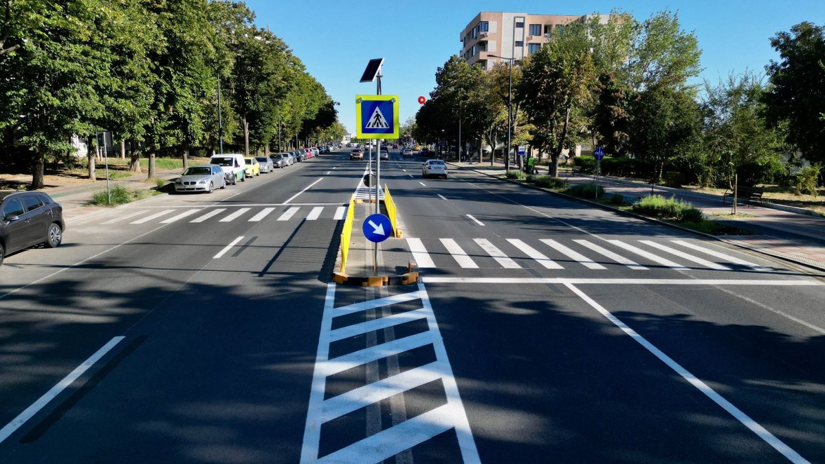 Trei treceri de pietoni, de pe Bd. Lapusneanu, au fost amenajate cu scuaruri Trei treceri de pietoni, de pe Bd. Lapusneanu, au fost amenajate cu scuaruri
