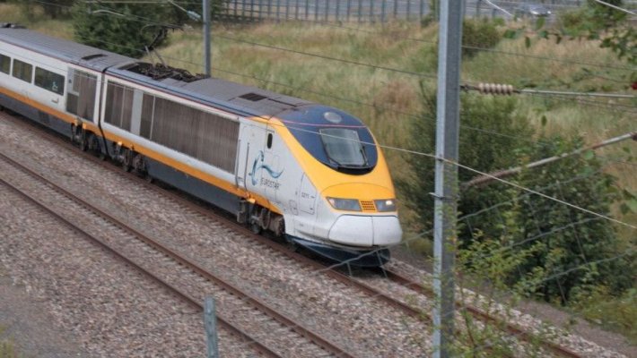 Mai multe trenuri Eurostar, anulate în Franța. Unele garnituri au plecat din stații, apoi s-au întors