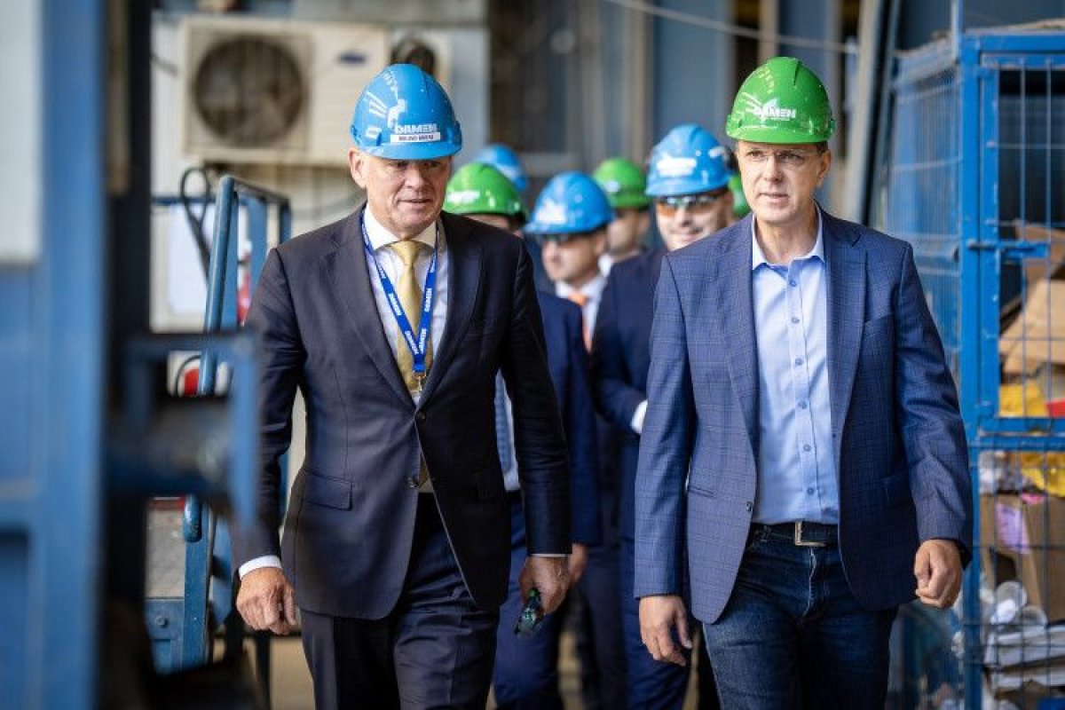 Festivitati guvernamentale la Damen Galati, in timp ce santierul Mangalia moare din cauza olandezilor de la Damen Festivitati guvernamentale la Damen Galati, in timp ce santierul Mangalia moare din cauza olandezilor de la Damen
