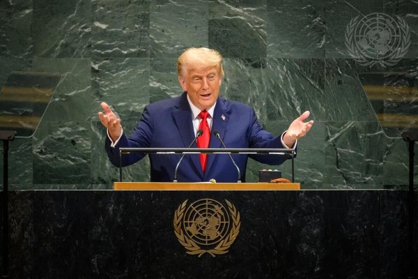 Trump ameninţă China cu restricţii la exporturile de piese pentru avioanele Boeing