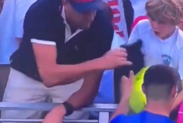 Un milionar polonez a fost filmat în timp ce smulgea o șapcă din mâinile unui copil, la US Open. Video