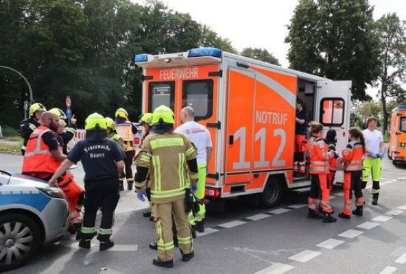 O mașină a intrat într-un grup de copii cu vârste între 7 și 8 ani, în Berlin