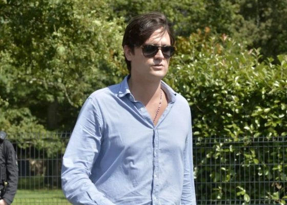 Fiul lui Alain Delon, Alain-Fabien, îi dă în judecată pe fratele şi sora sa pentru a anula testamentul actorului