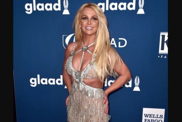 Britney Spears locuiește într-o vilă plină cu excremente de câini! Familia ei este îngrijorată. Video