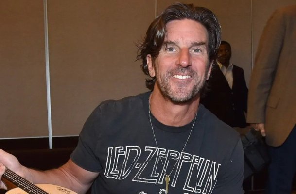 Celebrul compozitor și câștigător al premiului Grammy, Brett James, a murit într-un accident aviatic