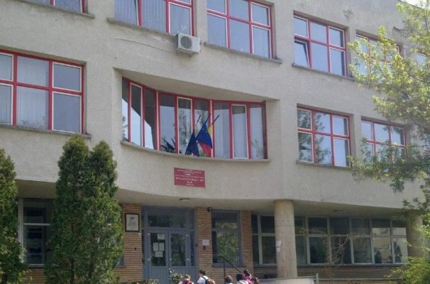 Doi copii de 13 ani au făcut sex într-o școală de elită, s-au filmat și au trimis imaginile colegilor
