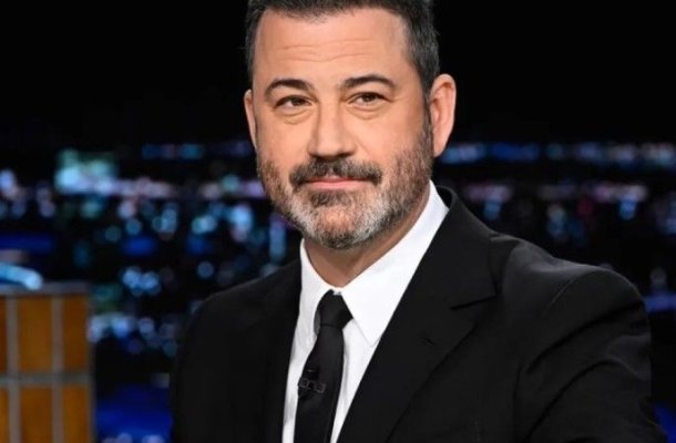 Jon Stewart a sărbătorit revenirea lui Jimmy Kimmel după suspendarea de la ABC