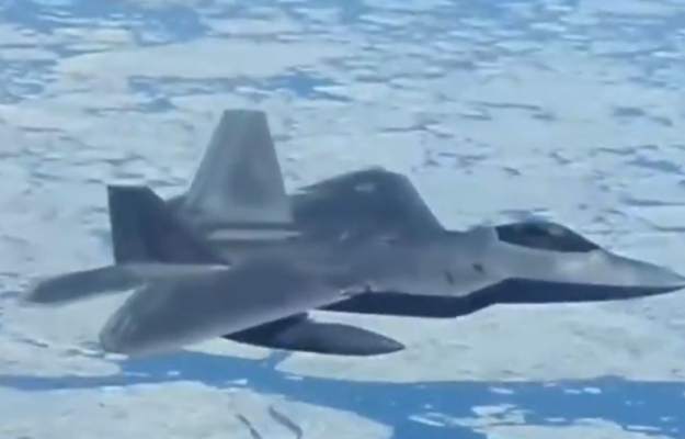 Două bombardiere rusești Tu-95 și două Su-35 au fost interceptate de americani deasupra Alaskăi. Video