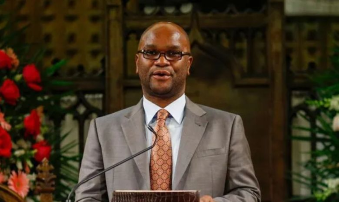 Ambasadorul Africii de Sud a fost găsit mort în fața unui hotel de lux din Paris