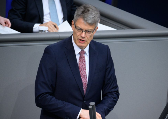 Ministrul german al Transporturilor a leșinat în timpul unei ședințe de Guvern