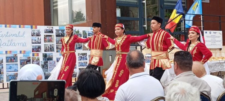 UDTTMR spectacol artistic și culinar la Techirghiol 