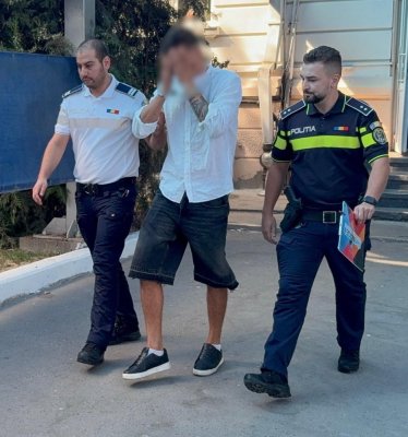 Un bărbat a fost reținut de polițiști, după ce a condus fără permis și a accidentat o femeie. Video