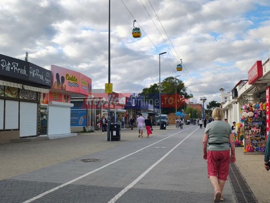 Litoralul pentru toți a devenit o vacanță accesibilă tuturor, dar… fără turiști. Video