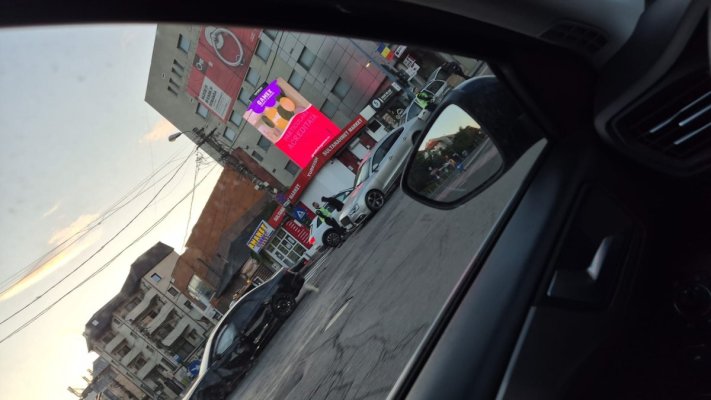 Accident grav în intersecția de la Delfinariu cu trei mașini și posibil un șofer băut