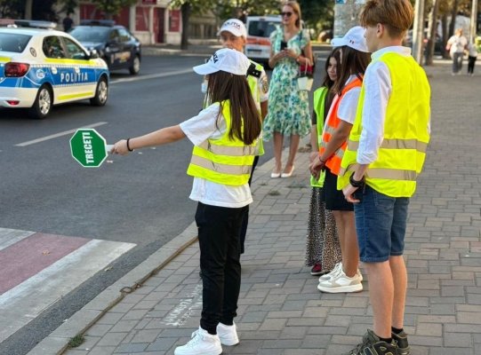 Polițiștii constănțeni se implică activ în educația rutieră a elevilor
