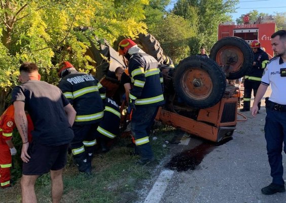 Un tractor s-a răsturnat, între localitățile Topalu și Tichilești. A fost solicitat elicopterul SMURD