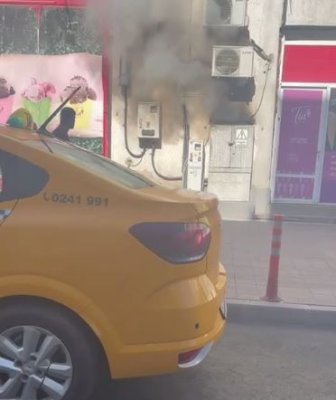 Incendiu la un aer condiționat, pe strada Ștefan cel Mare! Video 