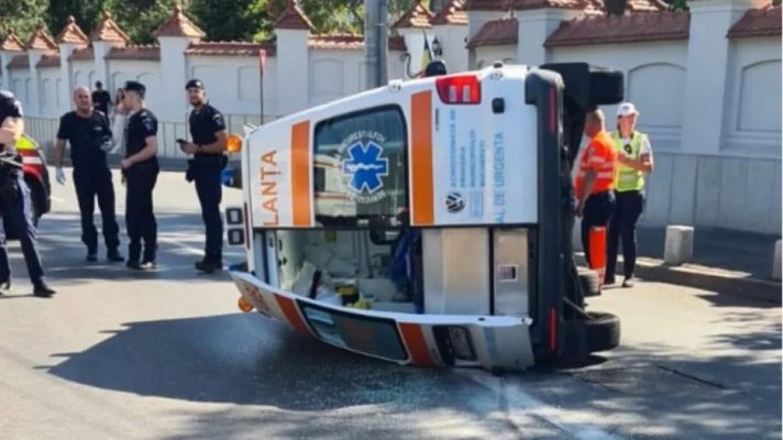O ambulanță a fost spulberată în fața palatului Cotroceni: trei victime în urma accidentului