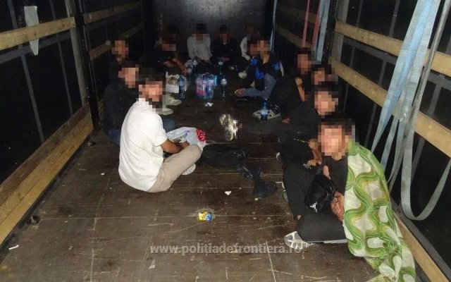 14 migranți ascunși într-un automarfar, depistați la Calafat