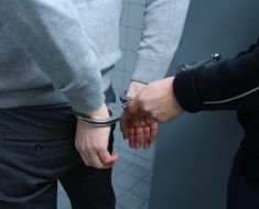 Mai mulți infractori urmăriți internațional, printre care și doi constănțeni, au fost aduși în țară de polițiști Mai mulți infractori urmăriți internațional, printre care și doi constănțeni, au fost aduși în țară de polițiști