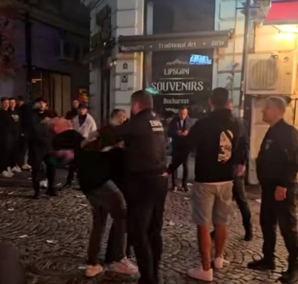 Scene șocante în Centrul Vechi din Capitală: bodyguarzii unui local au snopit în bătaie mai mulți tineri! Video