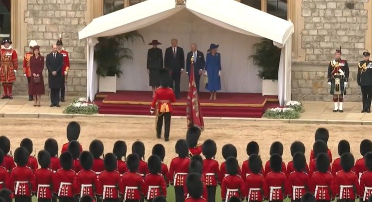 Ceremonie impresionanta pentru primirea lui Donald Trump la castelul Windsor! Video Ceremonie impresionanta pentru primirea lui Donald Trump la castelul Windsor! Video
