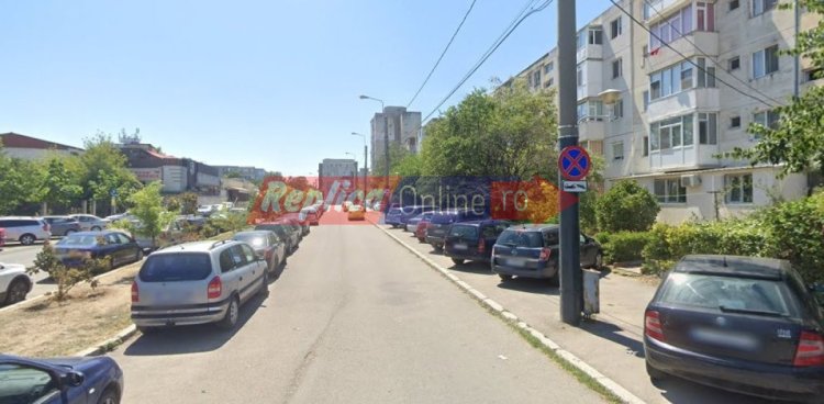 Constanța, mereu surprinzătoare! După ce li s-a luat o bandă de circulație șoferilor, li se ia și trotuarul pietonilor. Video