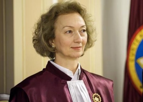 Șefa CCR și un judecător și-au solicitat drepturile de pensie după numirea la Curtea Constituțională