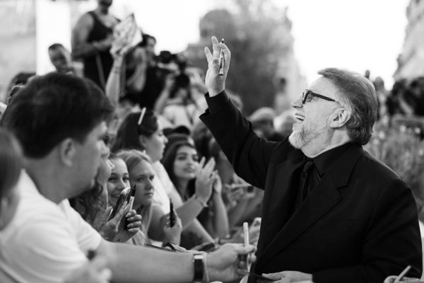 „Frankenstein” al lui Del Toro renunţă la horror în favoarea umanităţii