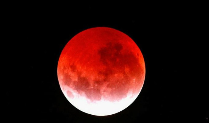 Eclipsă totală de Lună duminică seară. În ce interval va fi fază maximă