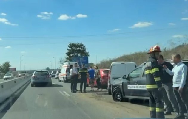 O mașină a Poliției de Frontieră a fost implicată într-un accident, pe Autostrada Soarelui. Video