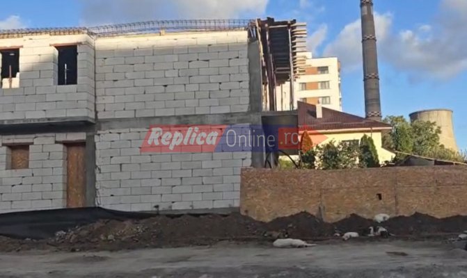 Revoltă în zona Anda, după ce locatarii unor blocuri au rămas fără ghena de gunoi... ca să se facă loc unei vile. Video