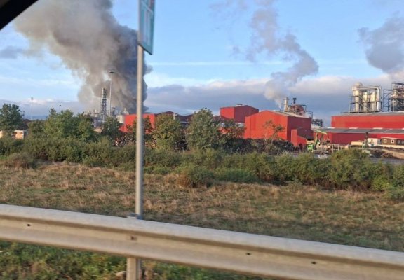 Explozie urmată de incendiu la o fabrică de prelucrare a lemnului din Sebeş