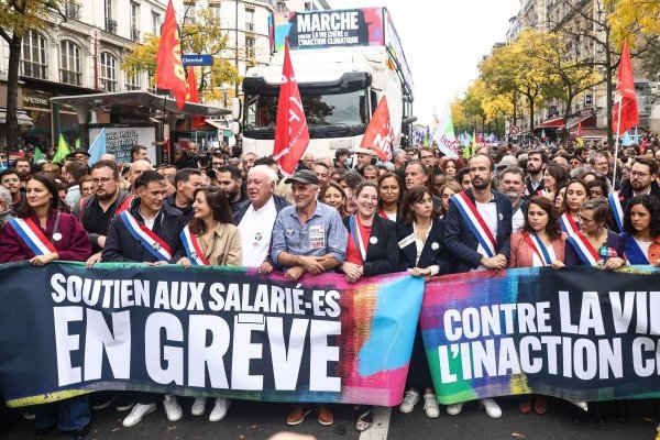 Atenționare de călătorie pentru Franța! Sindicatele au lansat un apel la grevă generală