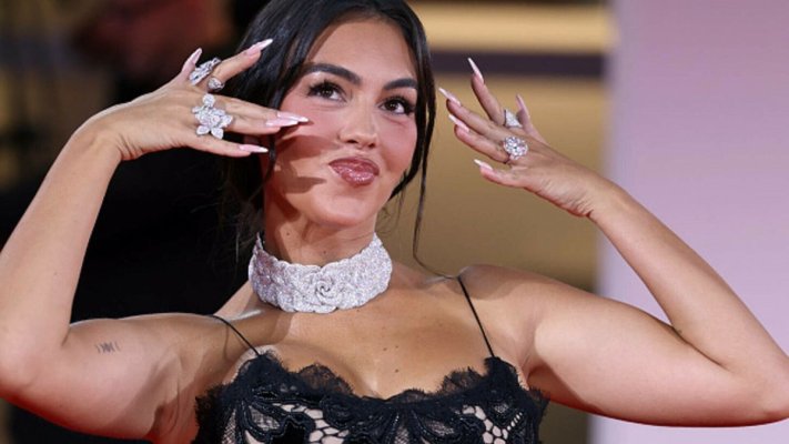 Georgina Rodriguez a atras toate privirile la Veneția. Logodnica lui Ronaldo și-a afișat inelul de 3 milioane de dolari