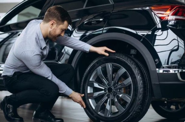 Iată de ce proprietarii de mașini investesc în compresoare de aer portabile