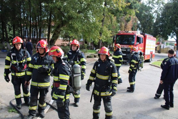 Alertă în spatele gratiilor! Incendiu la Penitenciarul Găești: 200 de persoane au fost evacuate