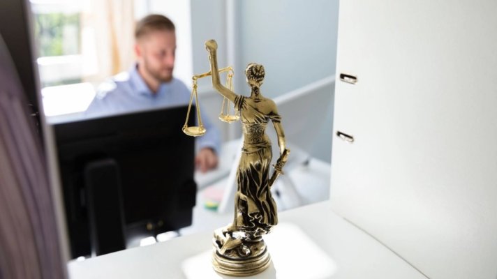 Proces bizar în instanță: Diana Șoșoacă, Ministerul Justiției, procurorul general al României, Ambasada SUA și televiziuni, pârâte în același dosar