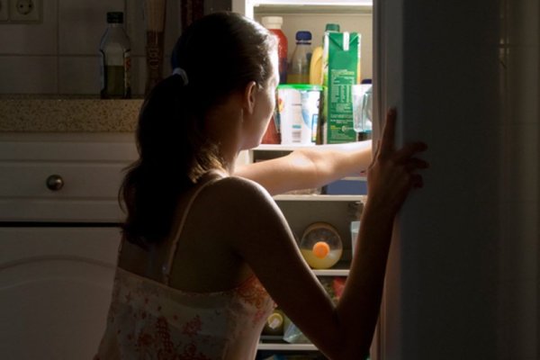 Obiceiurile alimentare care ne sabotează. Ce ne împiedică să slăbim