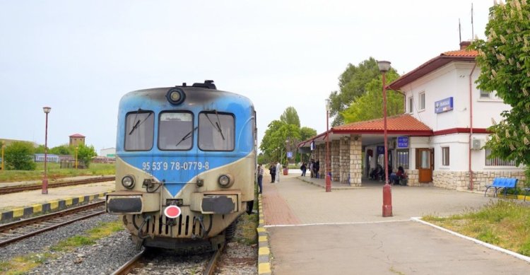 De azi, nu se mai circulă cu trenul pe ruta Constanța-Mangalia! Ce se întâmplă cu cei care au cumpărat deja bilete?! 