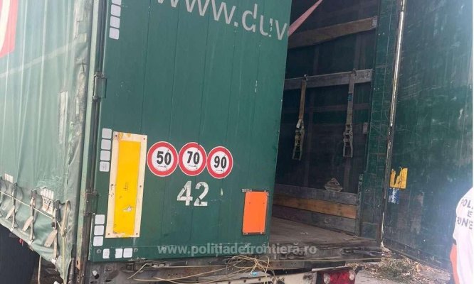 Mărfuri contrafăcute de aproape jumătate de milion de lei, confiscate la granița cu Bulgaria