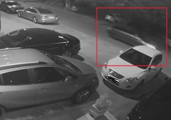 Căutat de păgubit! Un inconștient a lovit o mașină pe str. Pescarilor și s-a făcut nevăzut  