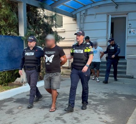 Reglare de conturi în Lumina! Șase bărbați, printre care și un minor, și-au împărțit pumni pe strada Pinului! Video